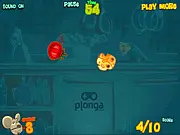 Pizza Tangle mouse cutting flying pizza ingredients like cheese and tomatoes while avoiding mousetraps free game