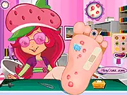 Strawberry Shortcake Foot Injuries doctor game, free surgery game for kids, Strawberry Shortcake with a bandaged foot, medical treatment online game