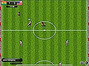 World Striker 2014 gameplay screenshot, football player running with the ball on the pitch, Free Soccer Game Online