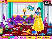 Snow White Messy Room free online cleaning game screenshot showing a disorganized princess chamber