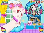 Madeline Hatter Foot Doctor game screenshot, character Madeline Hatter getting treatment for her injured foot, play free online surgery game