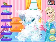 Elsa Tiger Care game showing Princess Elsa helping to bathe and treat her baby tiger pet online free