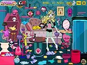 Lagoona Blue Messy Room online game screenshot showing a disorganized bedroom filled with clothes and objects