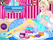Screenshot of Elsa Pretty Legs Spa game, showing the princess receiving a leg spa treatment and getting a pedicure with colorful nail polish.