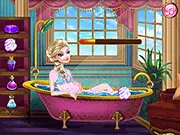 Pregnant Elsa Queen getting a full makeover spa treatment, applying makeup and choosing a loose dress in a free online game.