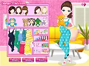 Pretty Mom-to-Be free online dress up game screenshot showing an expectant mother in stylish maternity fashion