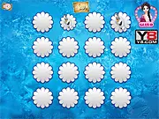 Elsa Labyrinth Escape free online puzzle game, Elsa solving a maze and finding hidden objects on PlayArcadeHub