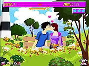 Park Fun Kiss free online sneaking game help a couple kiss without being seen