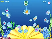 Little mermaid character in the ocean playing Mermaid Treasure Hunt free online game