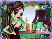 Frankie Stein from Monster High in a new glamorous outfit, Frankie Stein Freaky Makeover free online game screenshot, stylish ghoul ready for the runway on PlayArcadeHub