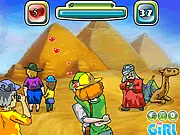 Two young lovers secretly kissing in front of the pyramids, free Kissing in Egypt online game