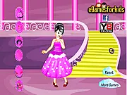 Snow White Dress Up Game, princess fashion makeover online, free clothes selection game