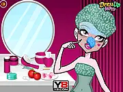 Screenshot of the Draculaura Bloody Makeover game, showing the Monster High character with perfectly styled pink and black hair, full makeup, and a fashionable vampire outfit.