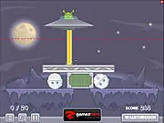 Save Astronauts Defense online game screenshot, astronauts standing on a platform, being protected by special construction blocks from alien laser beams.