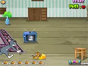Jerry the mouse running away from Tom the cat in the kitchen, throwing a pot behind him in the Jerry Escape online game