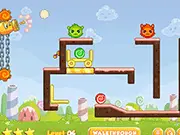 Screenshot of Candy Thieves online puzzle game showing a cannon aiming at red and green creatures waiting on platforms to be fed their matching color candies.