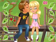 A Kiss on a Tree free online couple dress-up game, cute summer couple, romantic styling game, play free on PlayArcadeHub