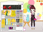 Cute little girl character from Bright Dawn Adventure (Huang Liang Liming) free online game, featuring shiny yellow and purple colors