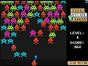 Space Invaders Bubble Shooter free online game screenshot showing a cannon shooting colored alien bubbles to match 3 and clear the screen