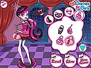 Play Styling Draculaura free online dress up game, Monster High star clothes and accessories, spooktacular outfit