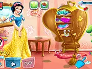 Snow White Room Cleaning free online game, showing the princess needing help to tidy up her messy bedroom on PlayArcadeHub.