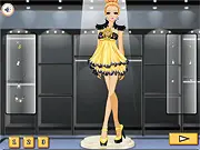 Vogue Queen Dress Up free online game screenshot showing the Queen of Vogue wearing a glamorous, high-fashion gown.