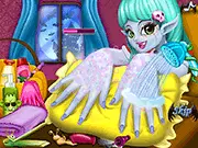 Monster Girl Nail Salon free online game for manicure and stunning nail decors