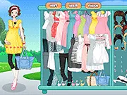Super Mom Dress Up free online game screenshot, showing a stylish mommy-to-be in fashionable maternity clothes.