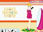 The free online fashion game Chic Shopping Girl Dressup showing a girl dressed in a trendy outfit holding shopping bags