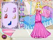Queen Dress Up Game free online - style the queen's majestic dress