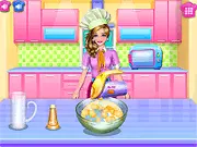 Luscious Chicken Pie cooking game screenshot - decorating a freshly baked savory pie