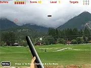 Skeet Shooting game screenshot, hunting rifle aiming at clay disks, play free online shooting game