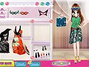 Beautiful girl dressed in a long gown and tiara for her Prom Night Party in the free online dress-up game